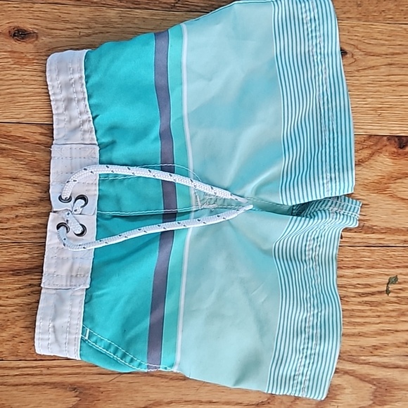 BUNDLE *5* 12 month swim shorts - Picture 8 of 16